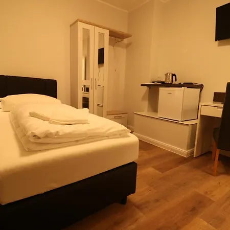 בית הארחה Schiller