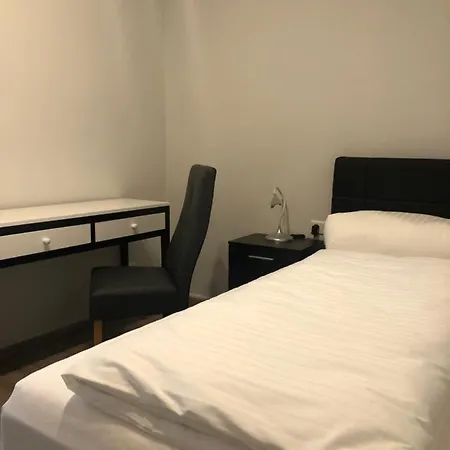 Schiller בית הארחה *